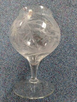 Broušený pohár s mysliveckými motivy