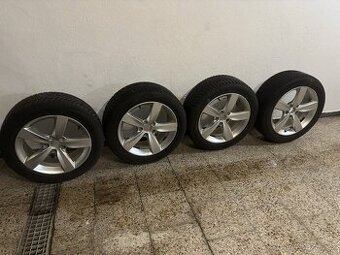 Zimní sada: Originální alu kola VW s pneu 225/50R17