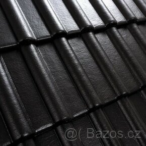 Černá lesklá střešní taška Benders mecklenburger