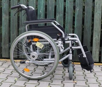 012-Mechanický invalidní vozík B+B.