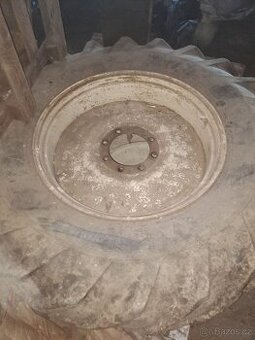 Zetor Crystal - kompletní zadní kola a přední pneu