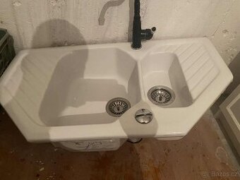 Keramický dřez – dvoudřez s odkapávací plochou