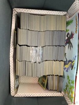 Pokemon karty 2700 kusů