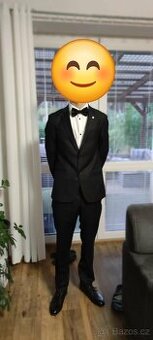 Pánský oblek vhodný do tanečních