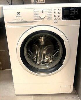 Prodám úzkou pračku Electrolux PerfectCare 600 6kg TOP stav