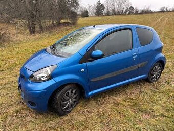 Toyota Aygo 1,0i 50 KW r.v. 2012 3 dvéř.
