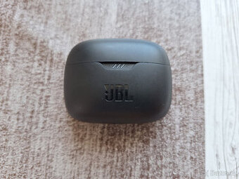 Sluchátka JBL Tune Beam Black