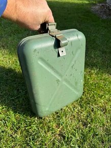 Schránka na historické/vojenské vozidlo