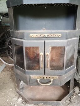 starší krbová kamna do díly