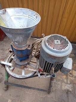 Prodám stroj na krmné pelety pl120 .