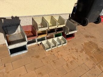 Stohovací boxy ,vše na fotce. Praha 6.