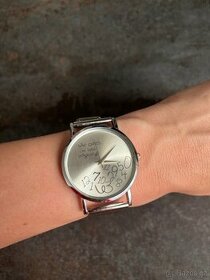 Stribrne hodinky nenosene