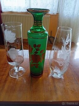 Prodám 2 skleněné vázy a 1 pohár.