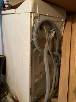 Pračka s horním plněním za odvoz