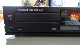 TASCAM CD-401 MKII