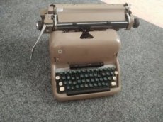 Starší psací stroj