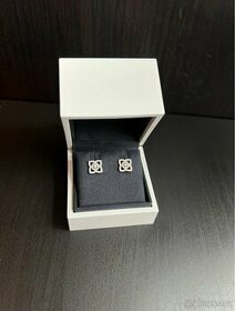 Náušnice De Beers - enchanted lotus studs in white gold - 1