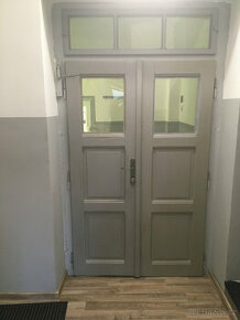 Staré dvoukřídlé dveře