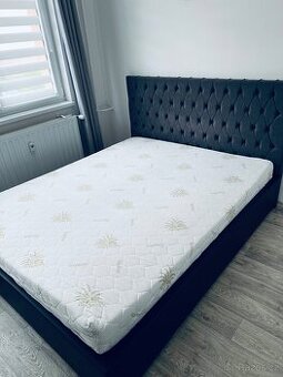 Čalouněná postel s matrací 160x200