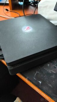 PlayStation 4 Slim 1TB a více
