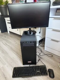Herní PC značky HAL3000 s příslušenstvím