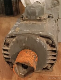 Třífázový elektromotor