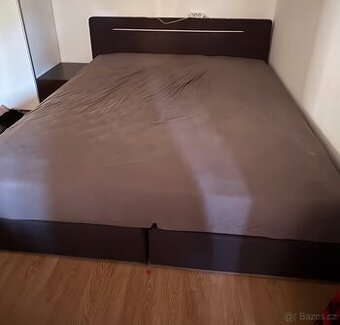 Prodám moc pěknou postel 180x200 se vším komplet