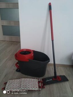Vileda - úklidová sada kýbl a mop, rotační kýbl, 4x návlek