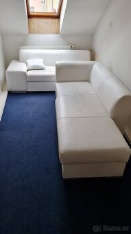 Světlý rozkládací gauč
