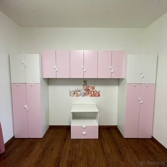 IKEA SMÅSTAD nábytek pro holčičku