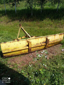 Sněhová radlice za traktor