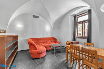 Stylové bydlení v srdci Litomyšle – byt 2+kk se zahradou a p