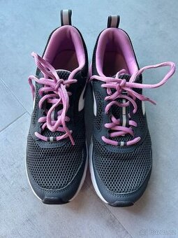 Tenisky na tělocvik, vel. 37