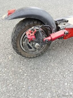 Elektrokoloběžka - nepojízdná (náhradní díly)