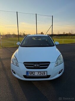 Kia CEE’ D Kombi rok 2008, 253 567km