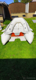 Prodám nafukovací gumový člun 3,8m od Suzuky