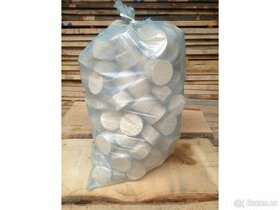 Dřevěné brikety z vysušeného dřeva DUB,BUK baleno po 20kg