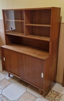 Prosklená vitrína se spodní skříňkou - za odvoz