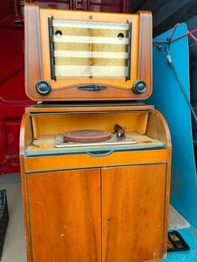 Sestava elektronkové rádio TESLA Máj 623A+gramofon