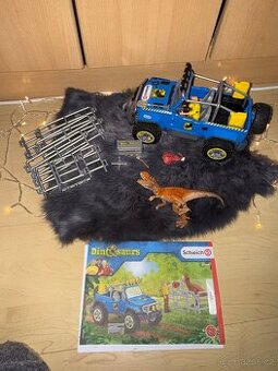 Schleich terénní vůz s venkovním výběhem pro dinosaura