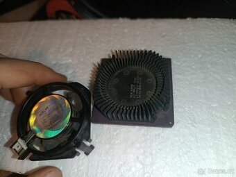 Starý procesor intel s větrákem 12v