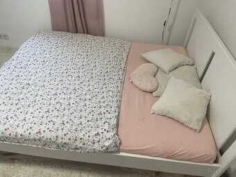 Bílá postel -IKEA