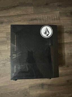 ATX PC skříň s RGB páskem – funkční