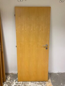 Masivní dřevěné dveře Sapeli