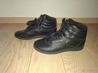 Závodní boty Reebok Freestyle Hi černé, vel. 37