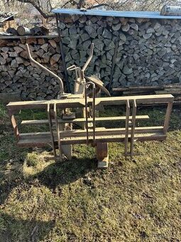 Tříradličný pluh za traktor