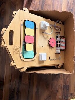 Activity board domecek