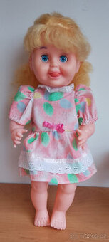 Retro mrkací panenka