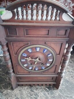 Konzolové dřevěné hodiny.funkční.