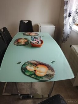 Kuchyňský jídelní stůl+4x židle